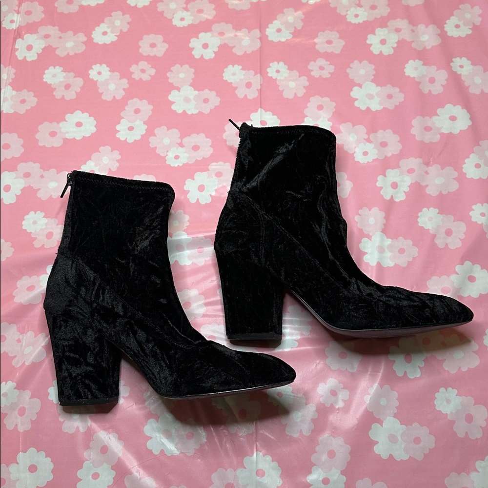 Nine West Elegant Black Velvet Ankle Boots
